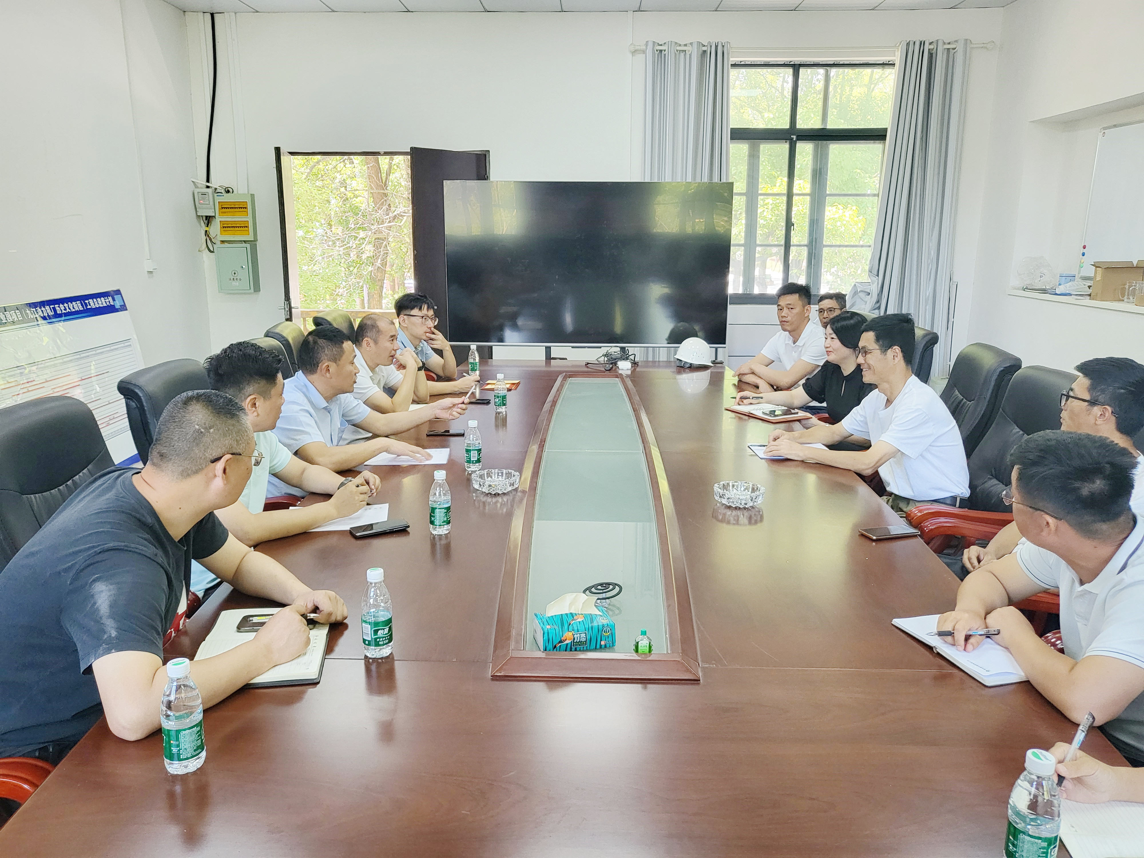 市國控集團(tuán)黨委副書記、總經(jīng)理項(xiàng)飛主持召開九動(dòng)文創(chuàng)園項(xiàng)目建設(shè)推進(jìn)會(huì)